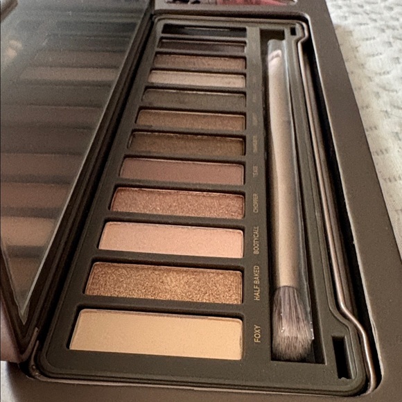 Urban Decay Naked2 Eyeshadow Palette - Neutral Tones - Picture 3 of 7